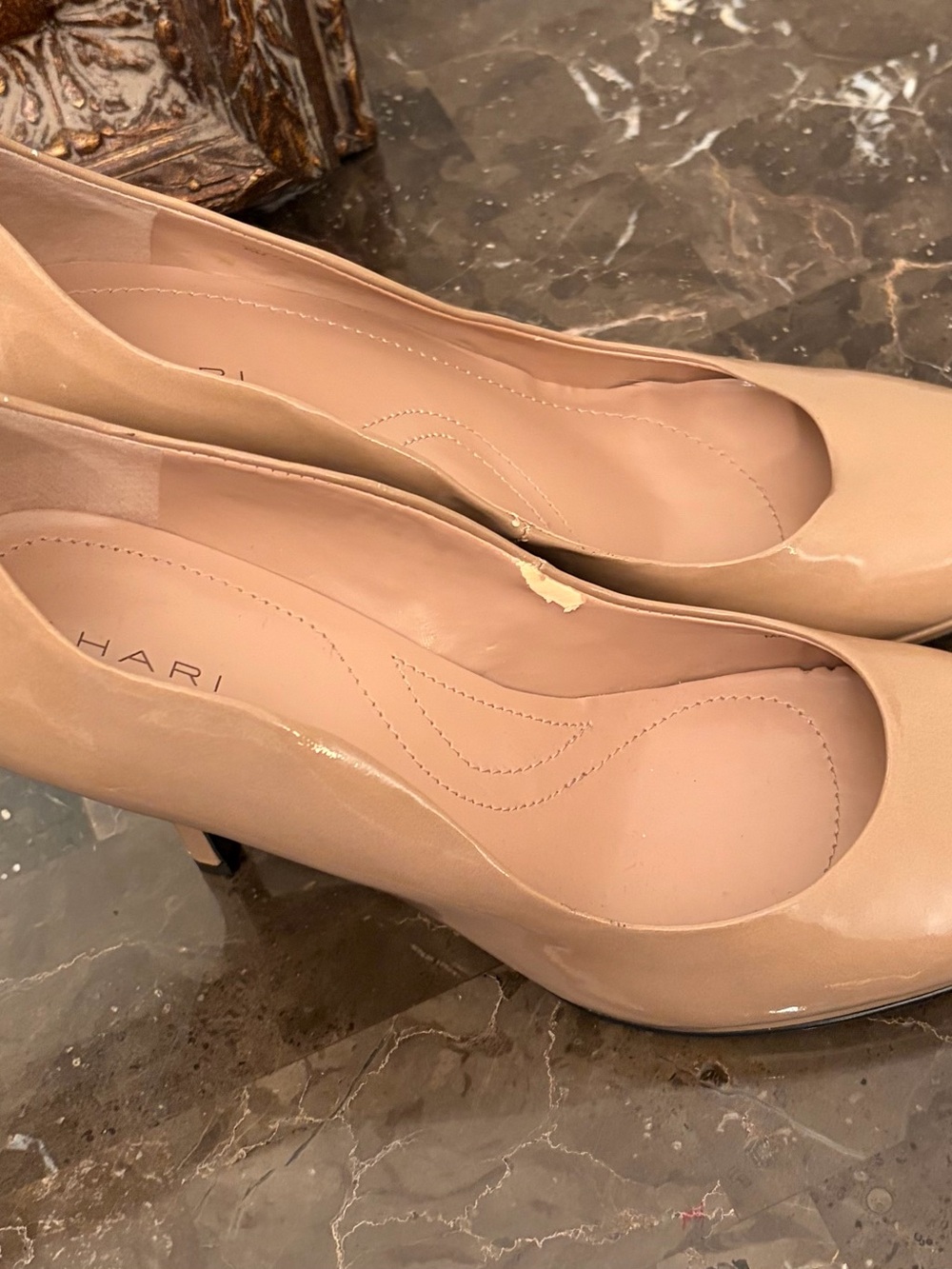 Tahari Pumps Women's Colette Medium Buttercup Patent Heels Size 9M - Picture 13 of 13